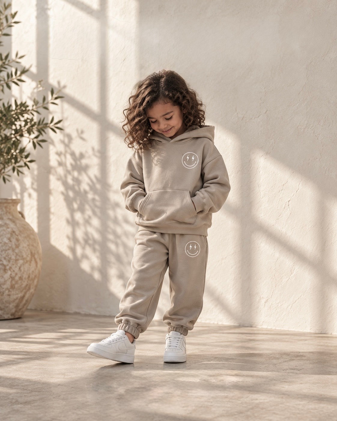 PRE-ORDER | STAY COZY • SMILEY SWEATSUIT