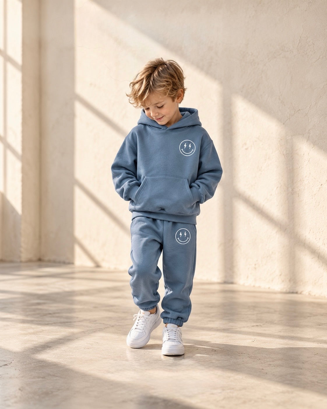 PRE-ORDER | STAY COZY • SMILEY SWEATSUIT