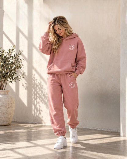 PRE-ORDER | STAY COZY • SMILEY SWEATSUIT