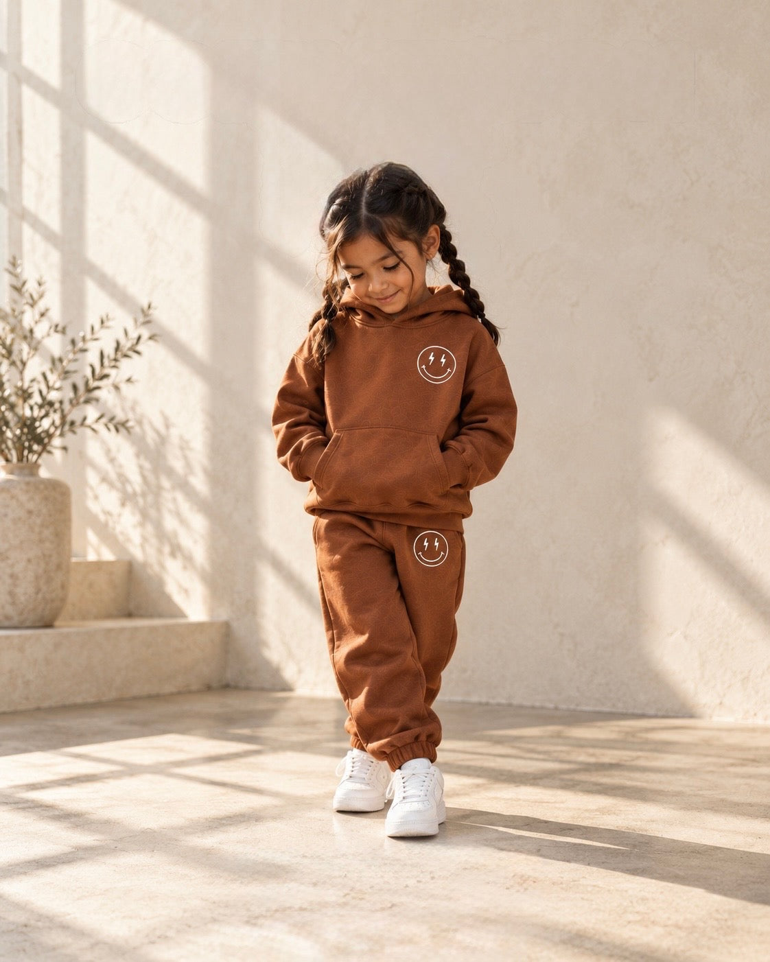 PRE-ORDER | STAY COZY • SMILEY SWEATSUIT