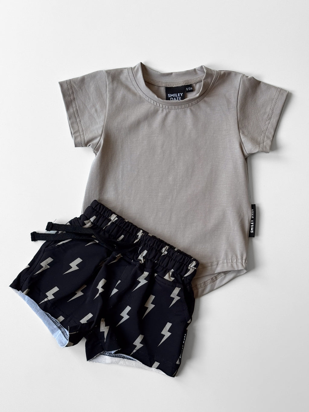 CLAY SOLID • TEE
