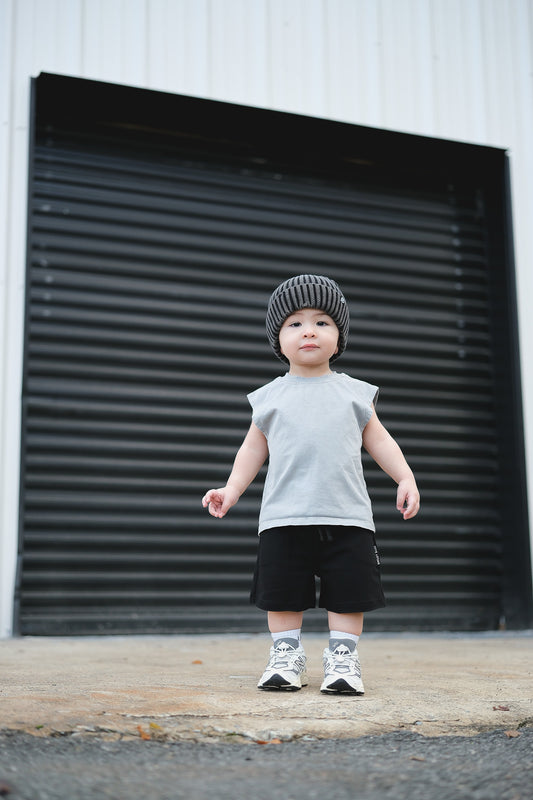 JET • CUT-OFF SHORTS