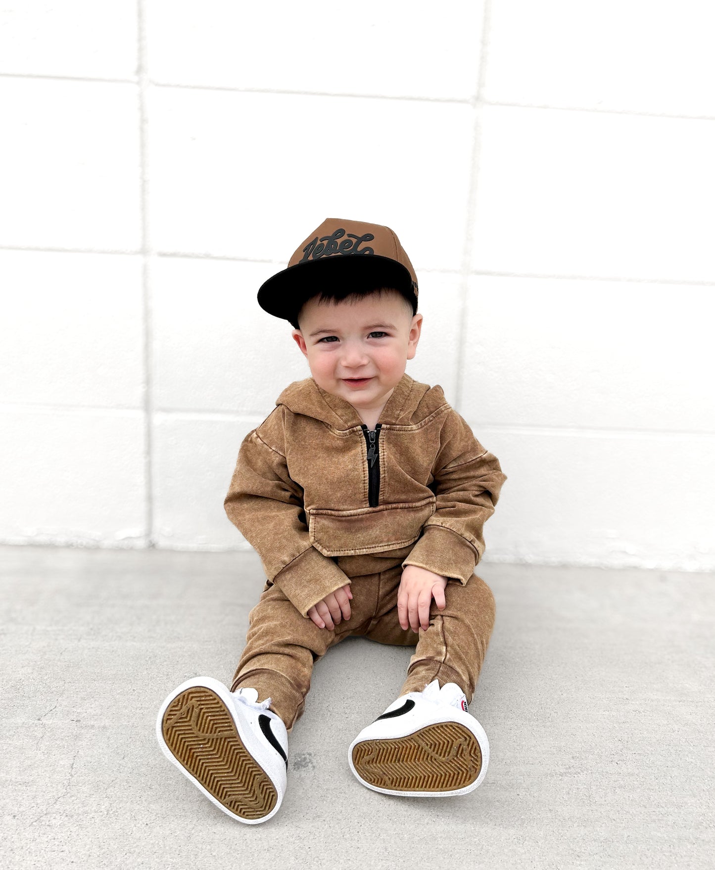 VINTAGE BRONZE • HALF ZIP ACID-WASHED HOODIE