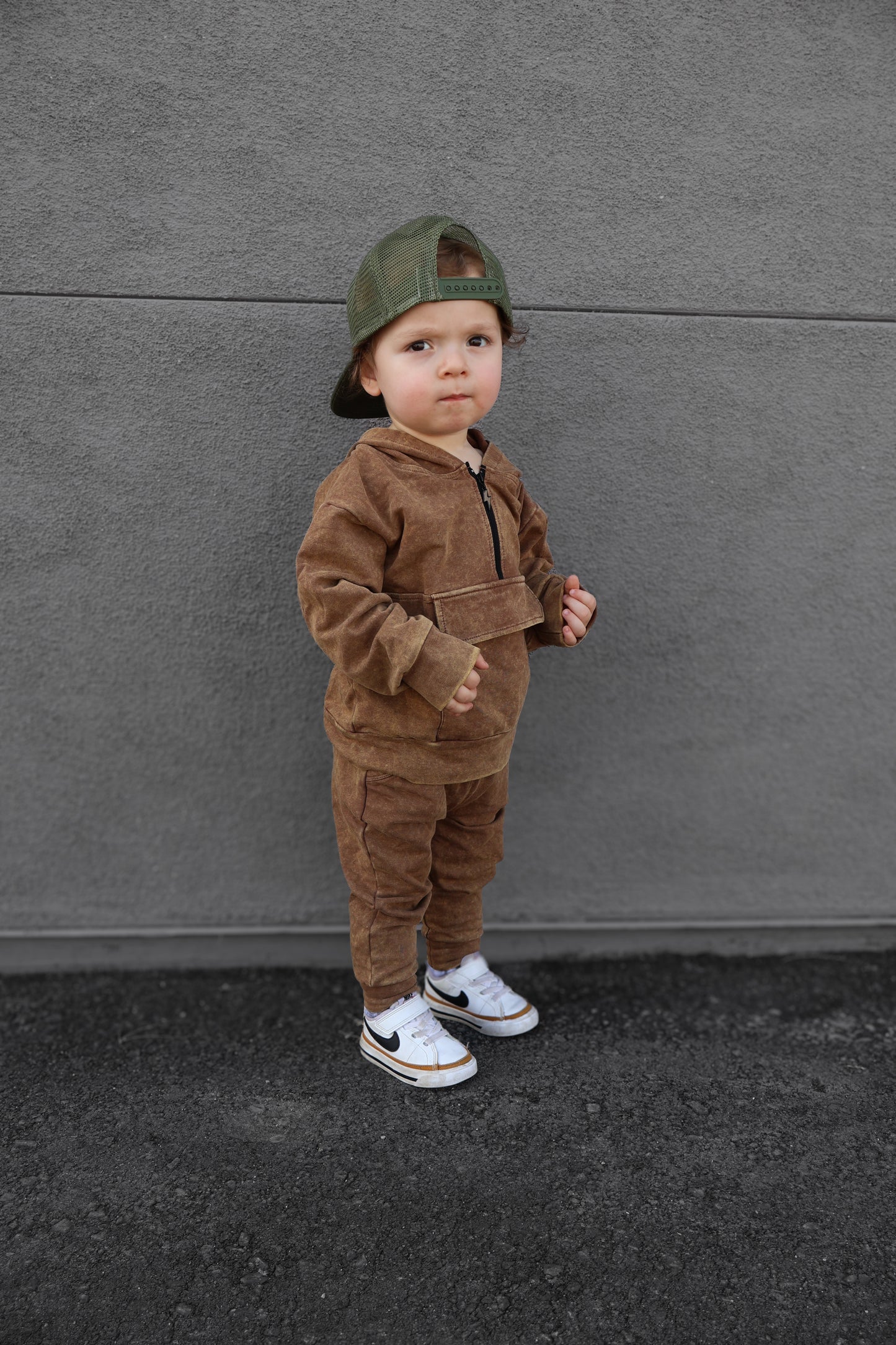 VINTAGE BRONZE • HALF ZIP ACID-WASHED HOODIE