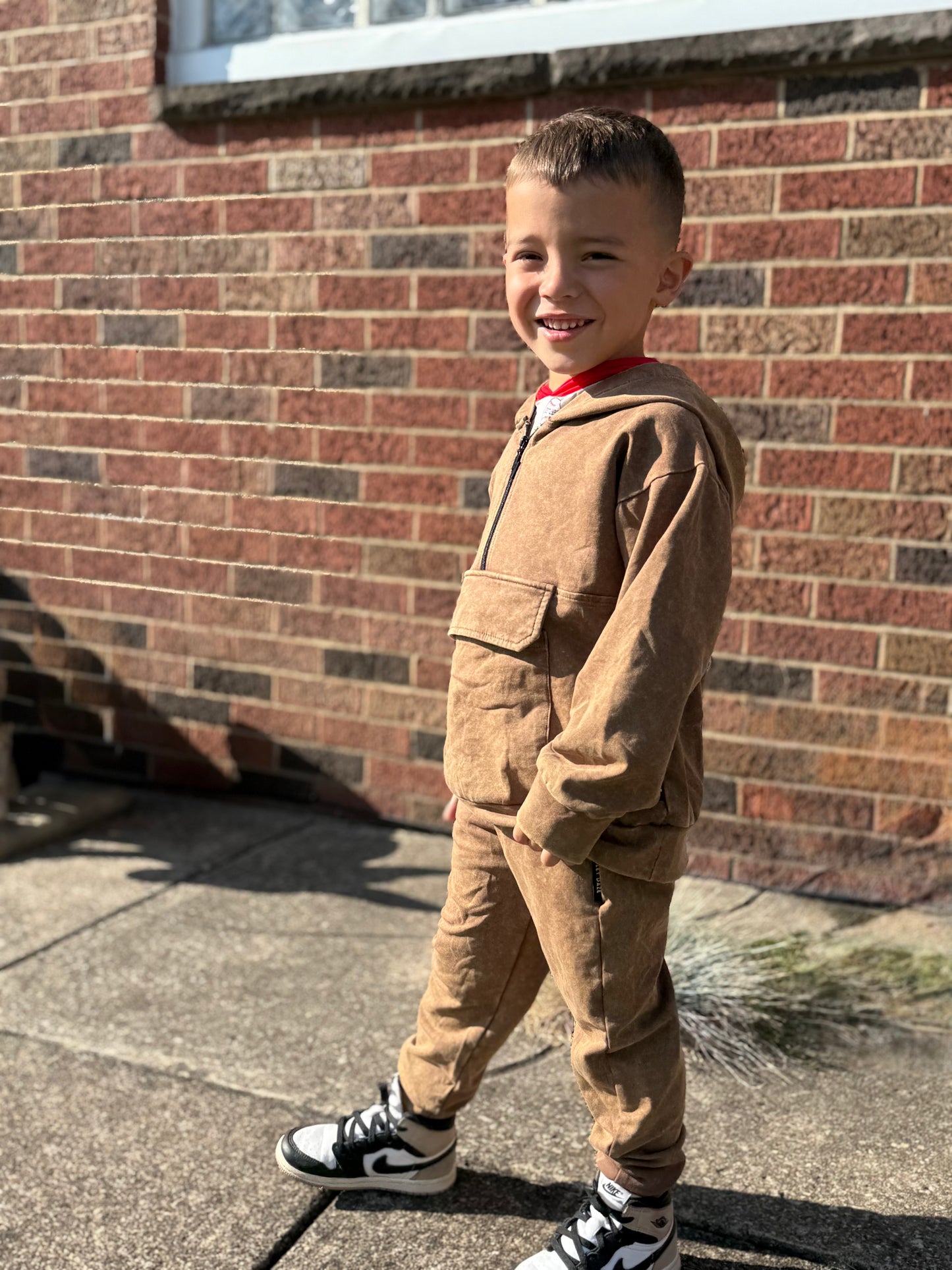 VINTAGE BRONZE • HALF ZIP ACID-WASHED HOODIE